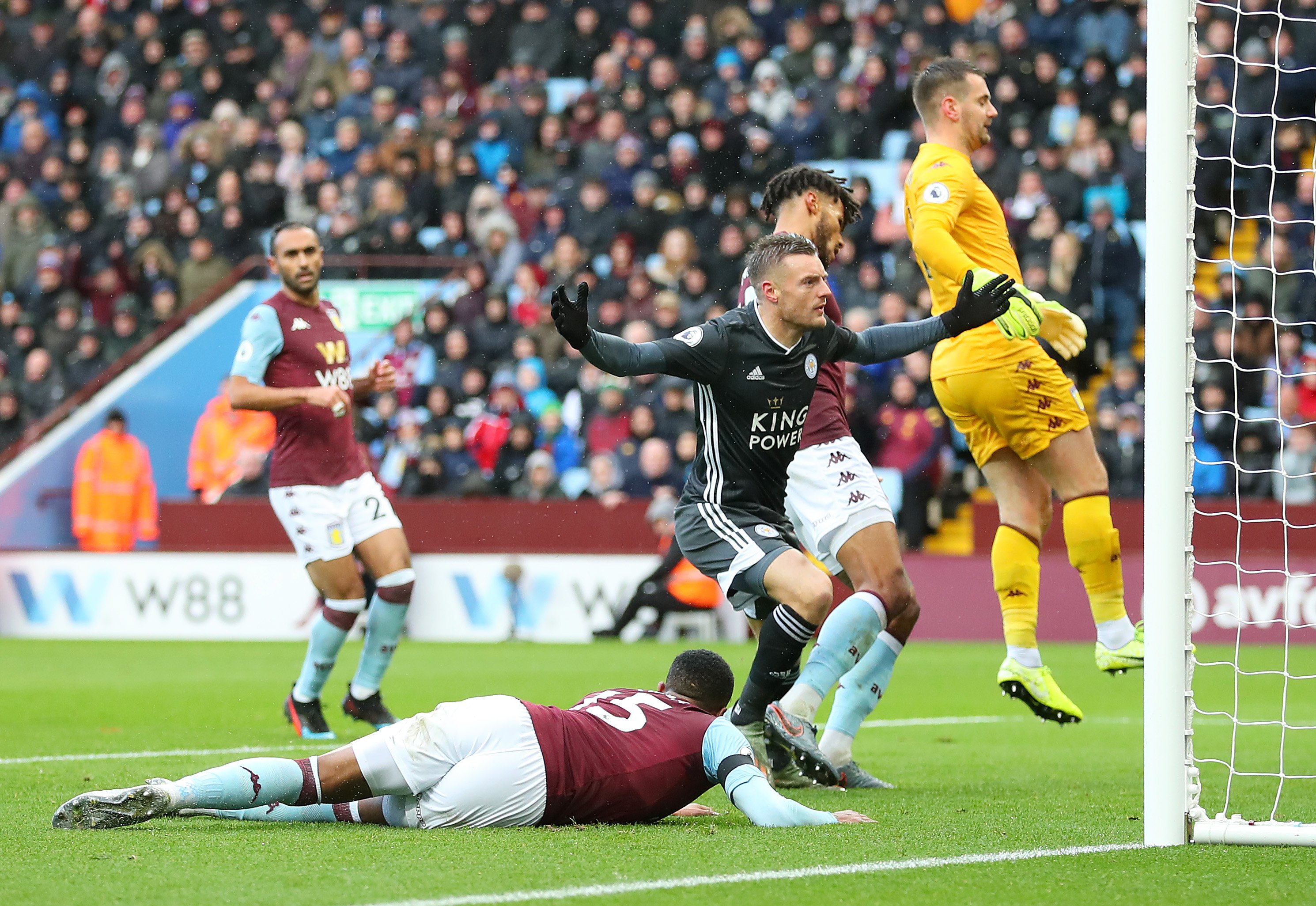 在伯纳尔受 在伯纳尔受